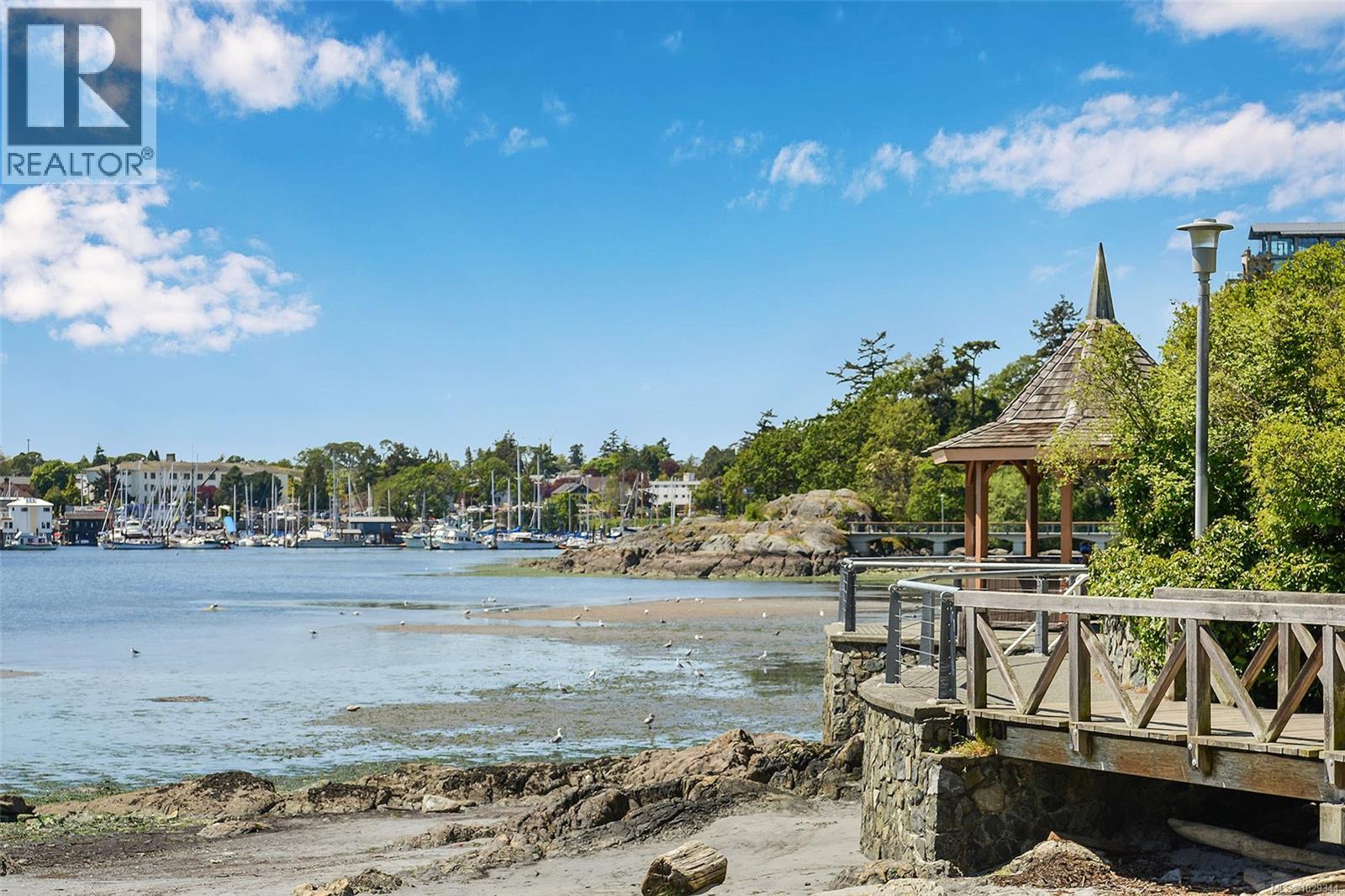 2 630 Seaforth Street, Victoria