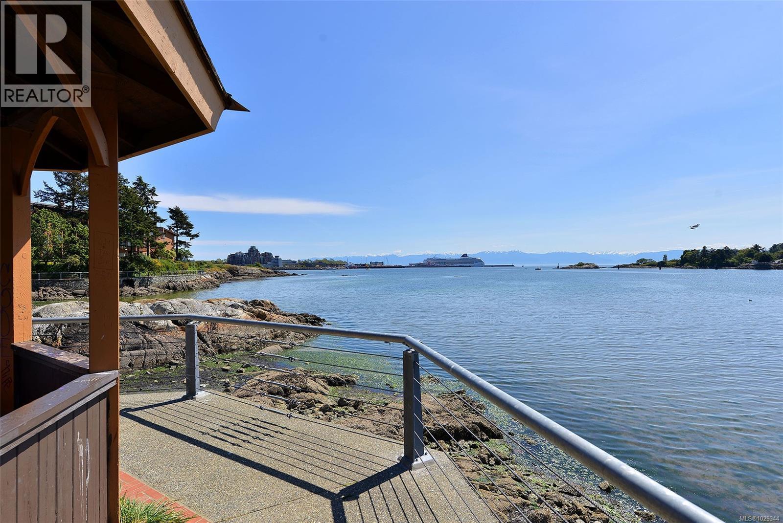 2 630 Seaforth Street, Victoria