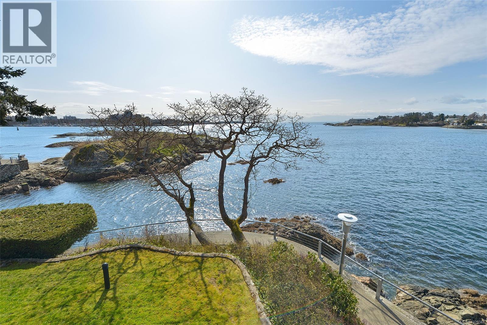 2 630 Seaforth Street, Victoria