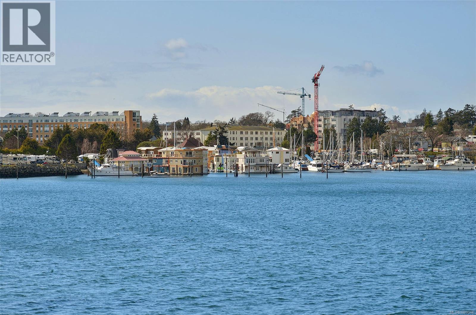 2 630 Seaforth Street, Victoria