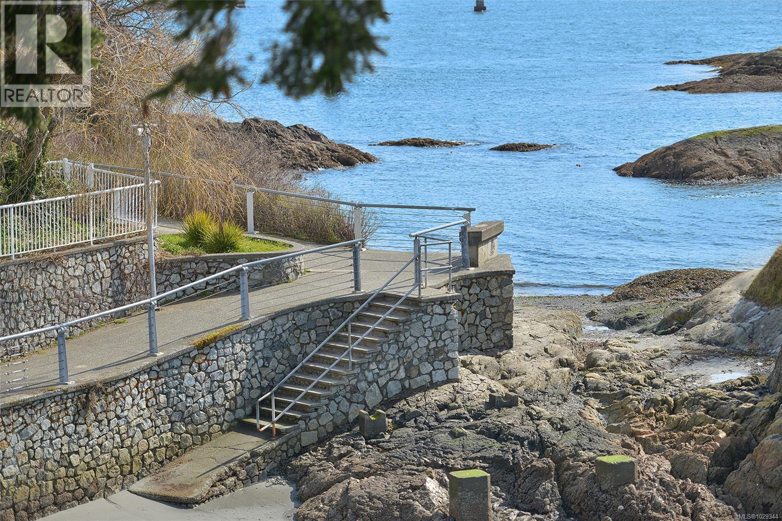 2 630 Seaforth Street, Victoria