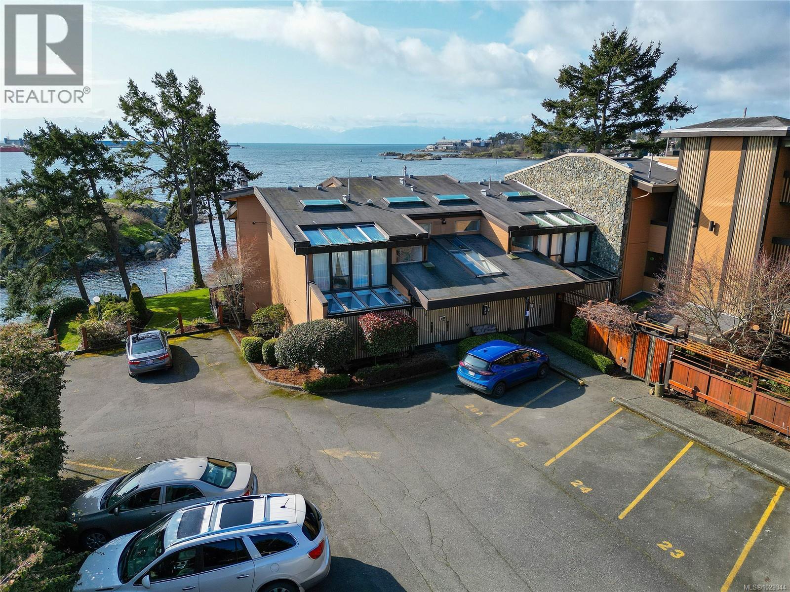 2 630 Seaforth Street, Victoria