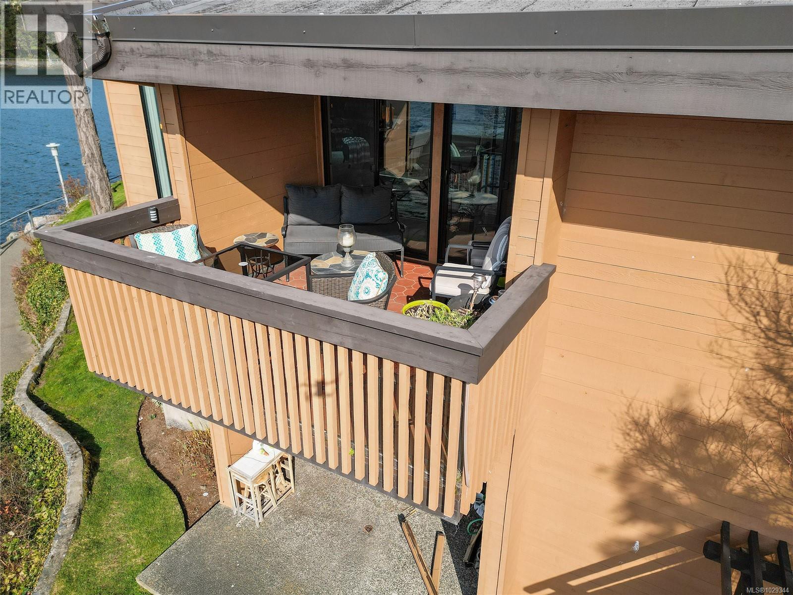 2 630 Seaforth Street, Victoria