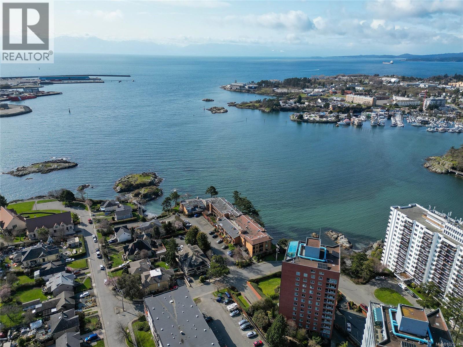 2 630 Seaforth Street, Victoria