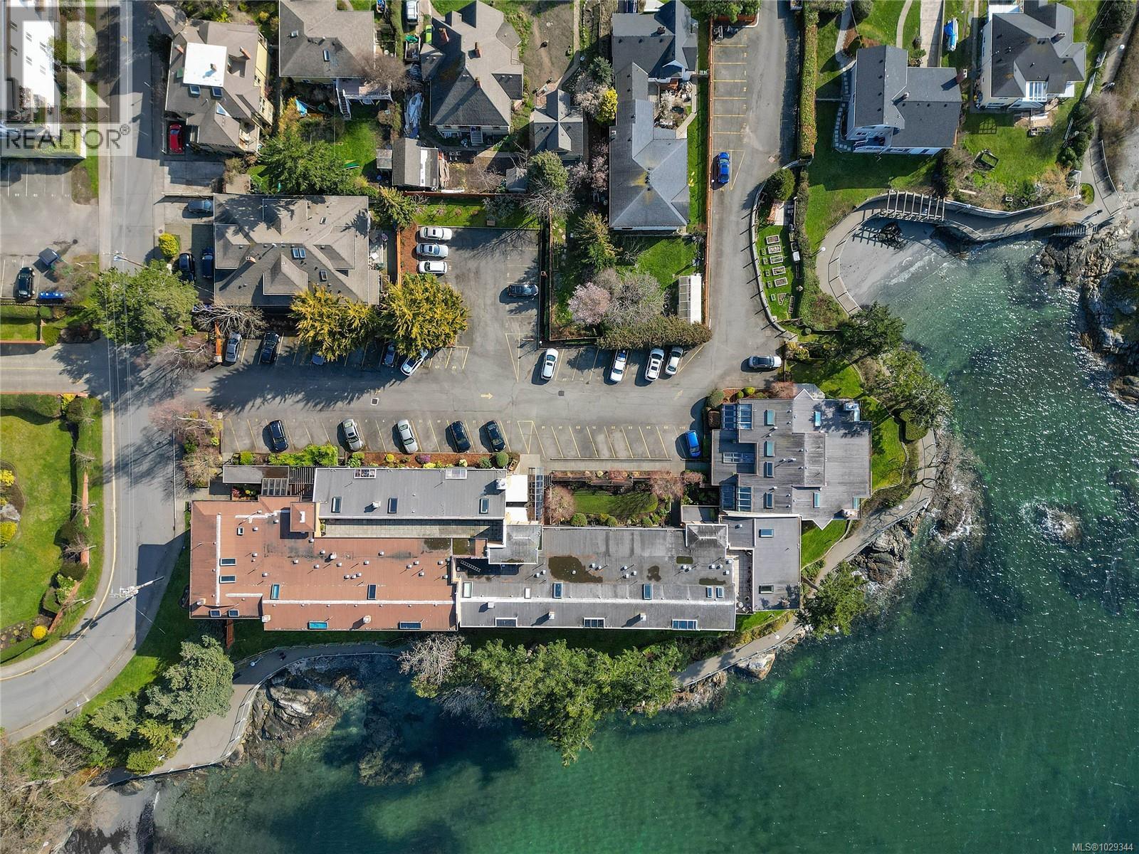 2 630 Seaforth Street, Victoria