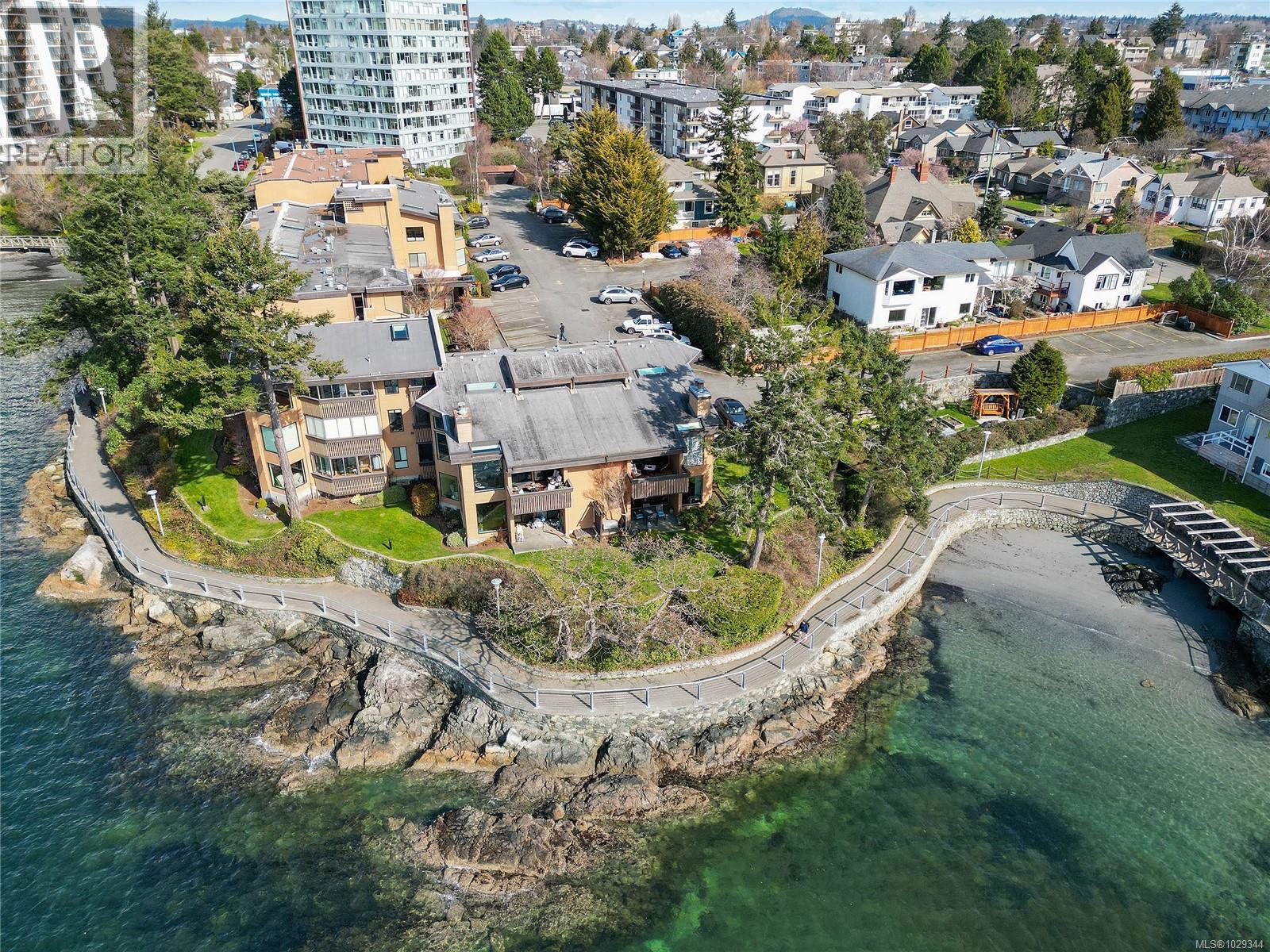 2 630 Seaforth Street, Victoria