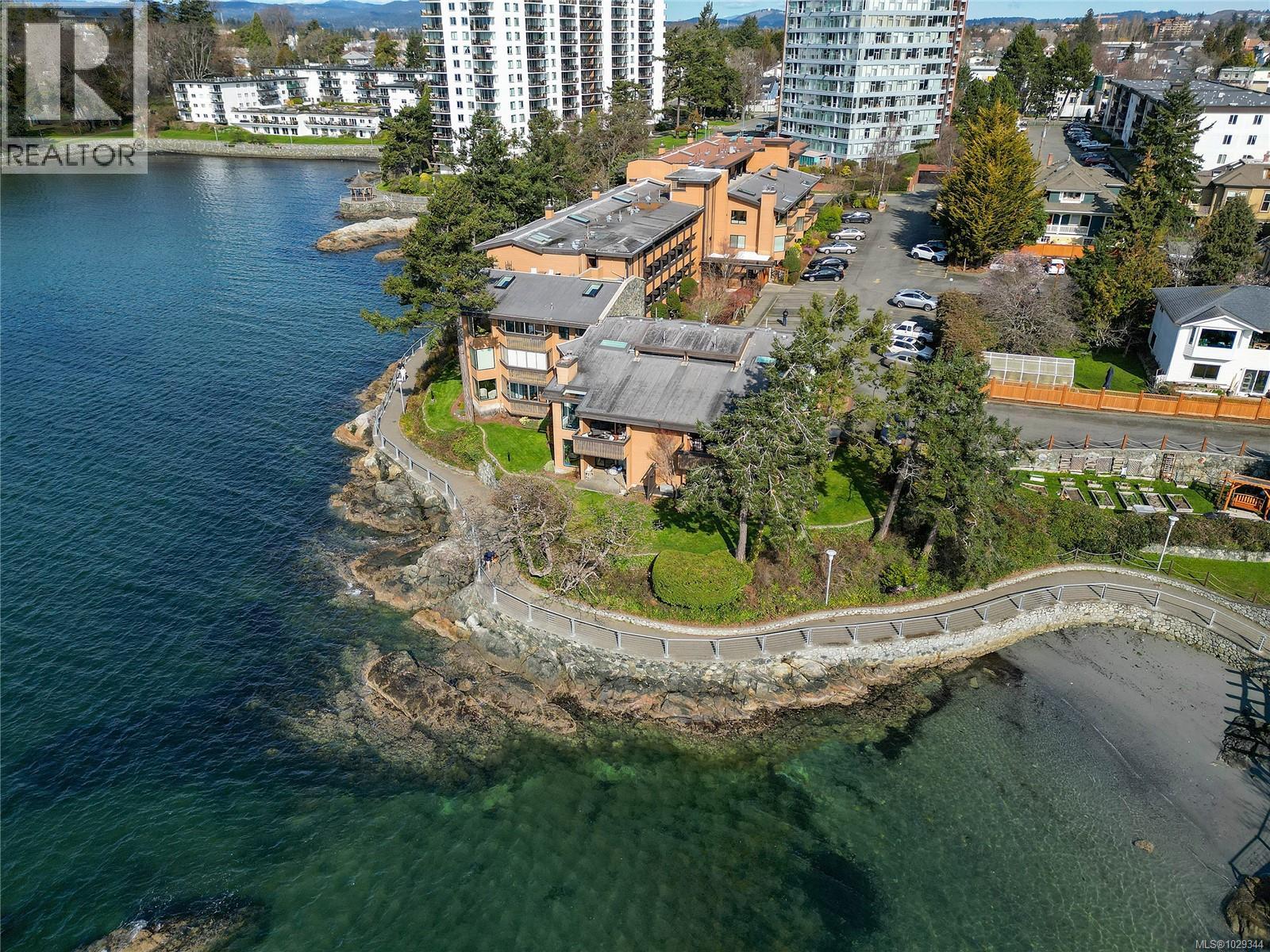 2 630 Seaforth Street, Victoria