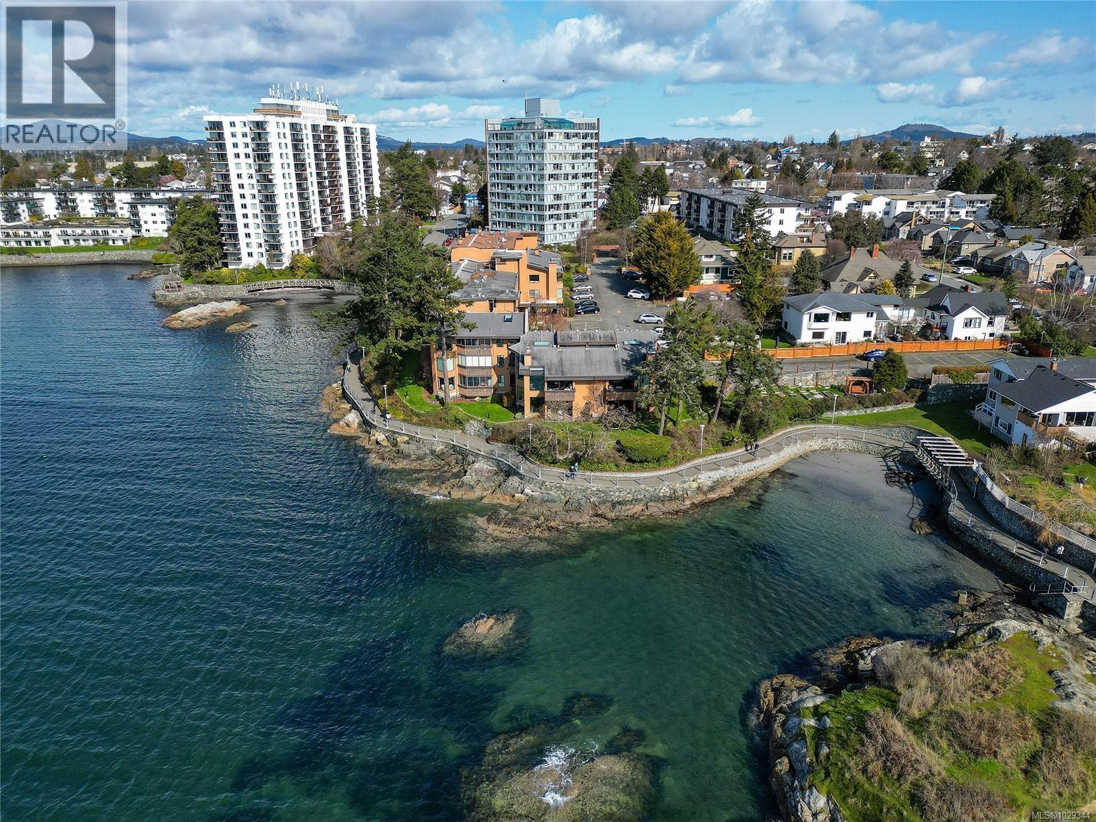 2 630 Seaforth Street, Victoria