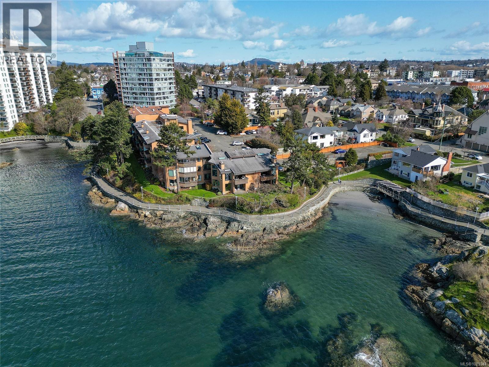 2 630 Seaforth Street, Victoria