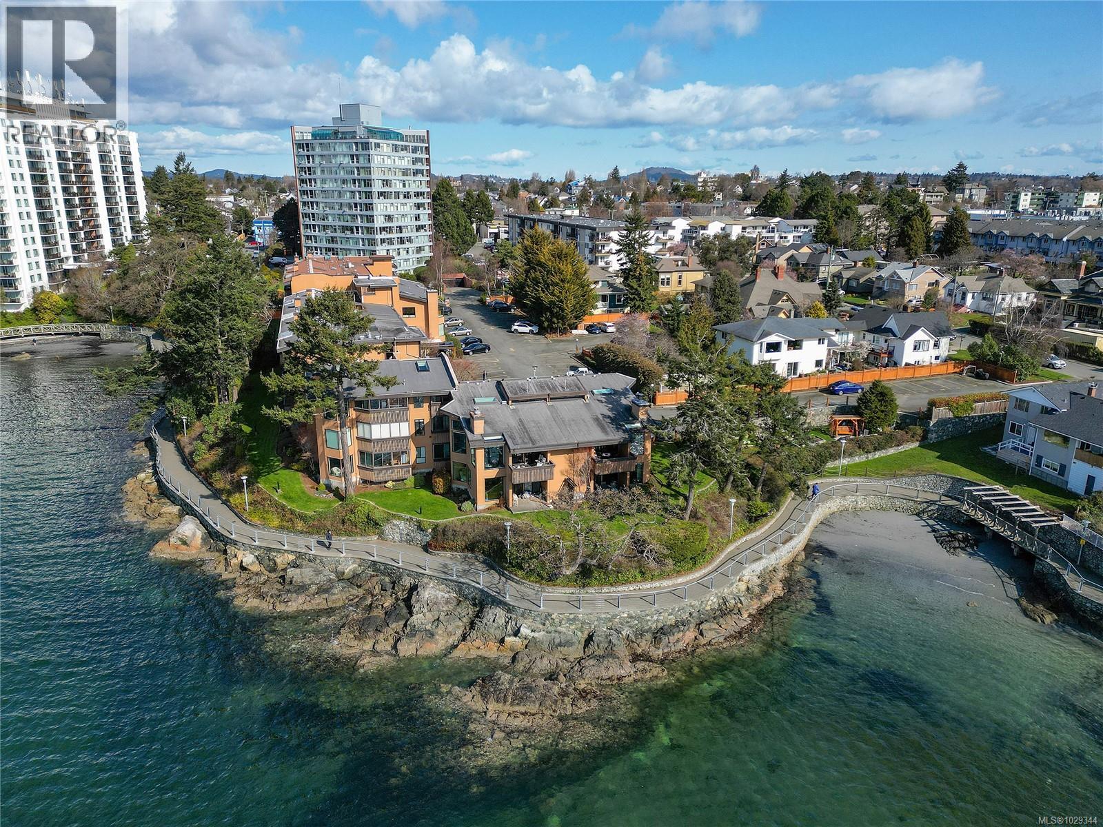 2 630 Seaforth Street, Victoria