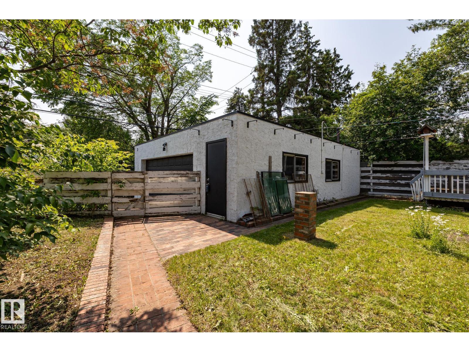 11819 87 AV NW - 28