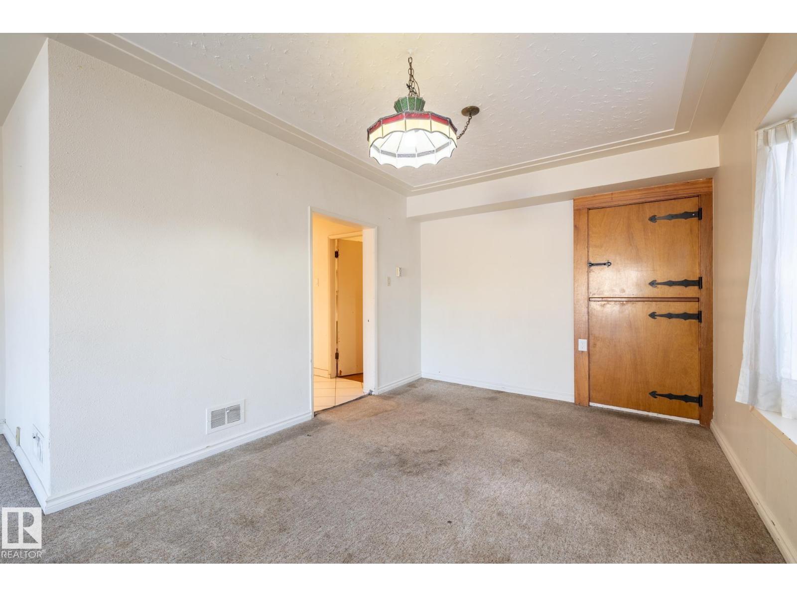 11819 87 AV NW - 35