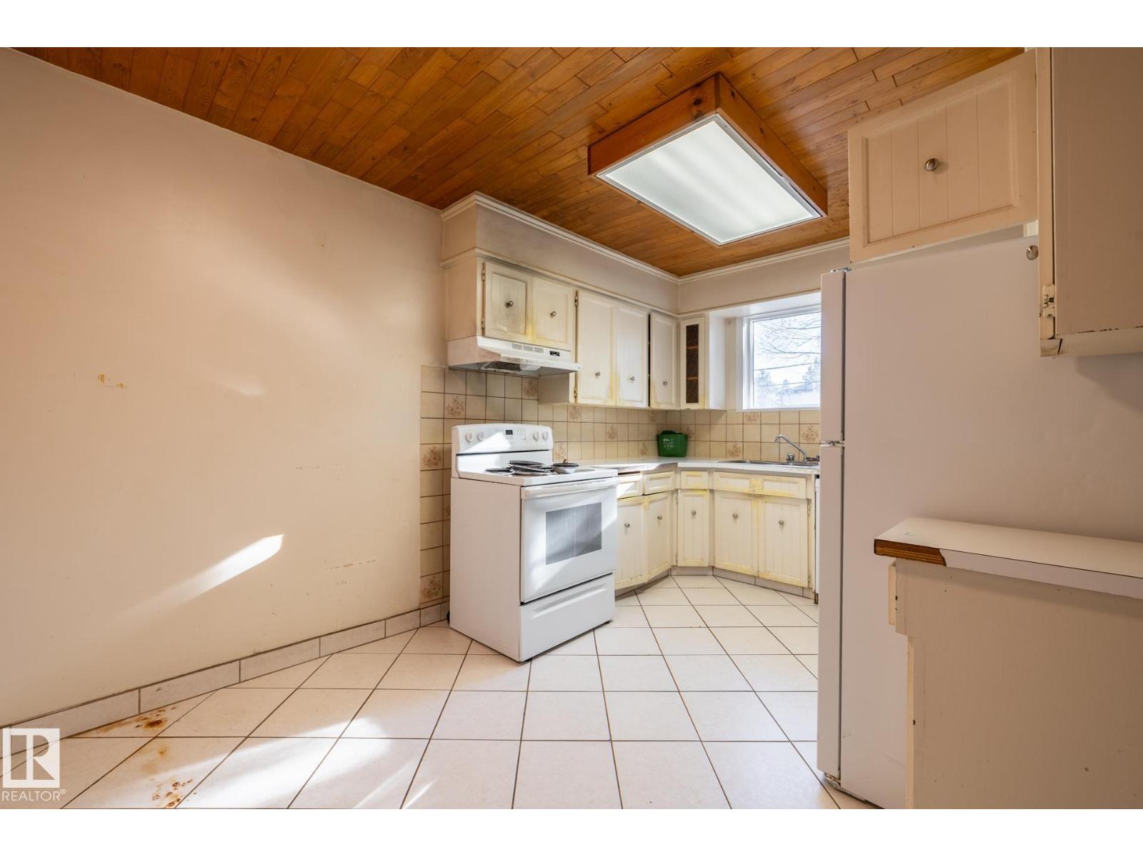 11819 87 AV NW - 36