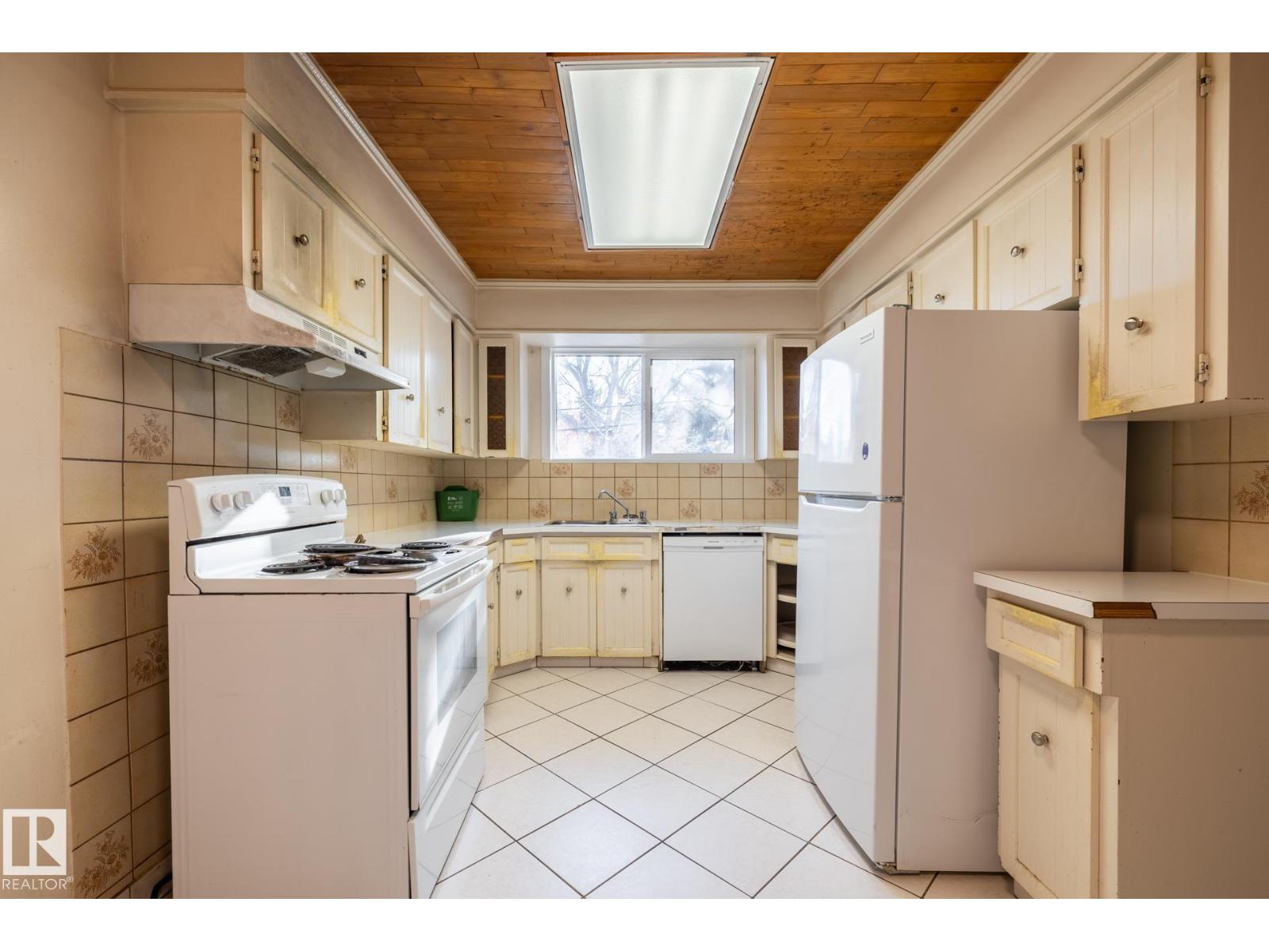 11819 87 AV NW - 37