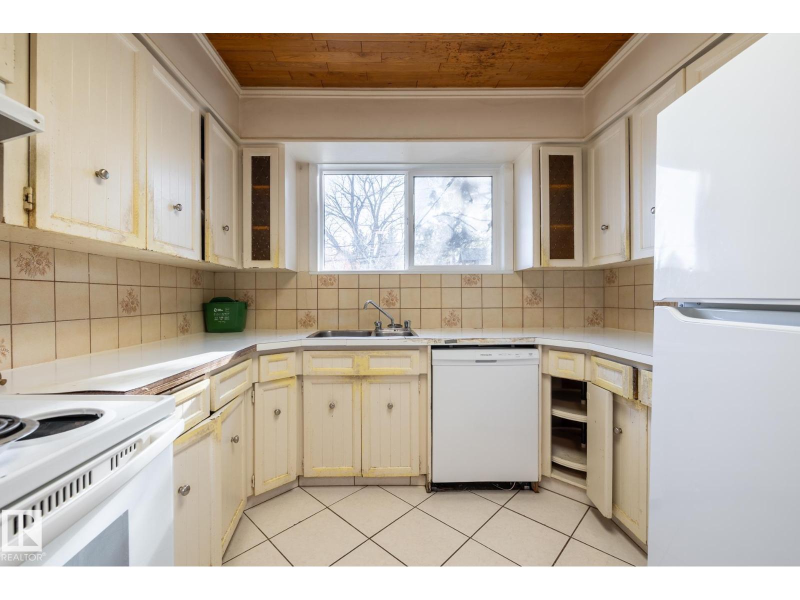 11819 87 AV NW - 38