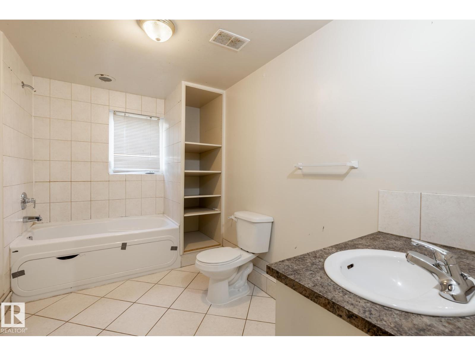 11819 87 AV NW - 63