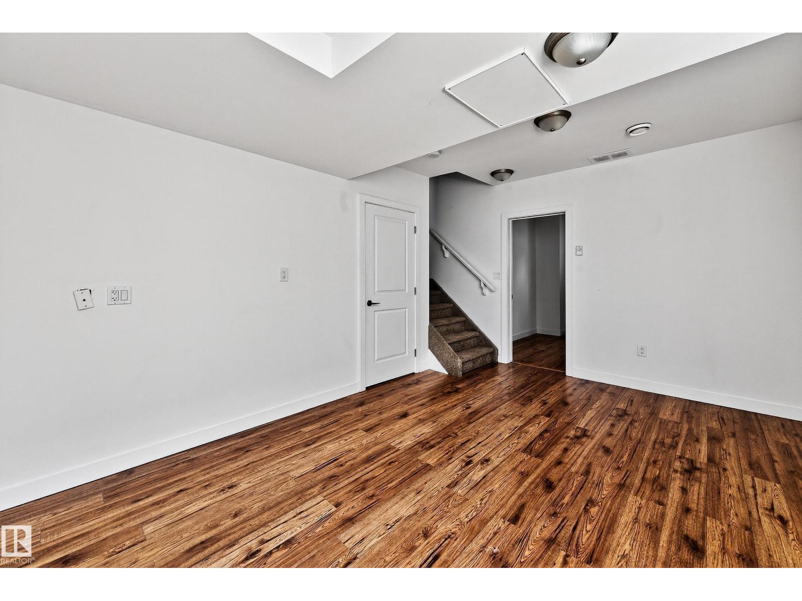 10204 113 AV NW - 37