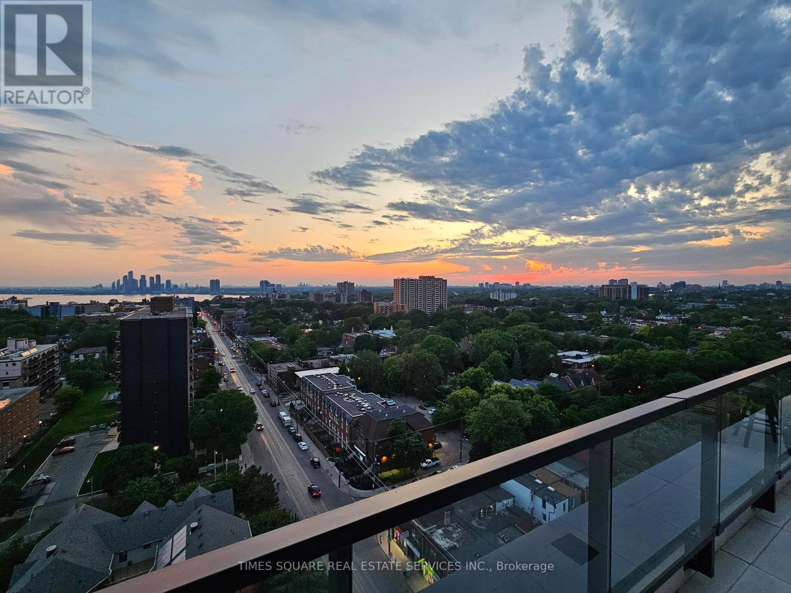 #PH12 270 DUFFERIN STREET - 3