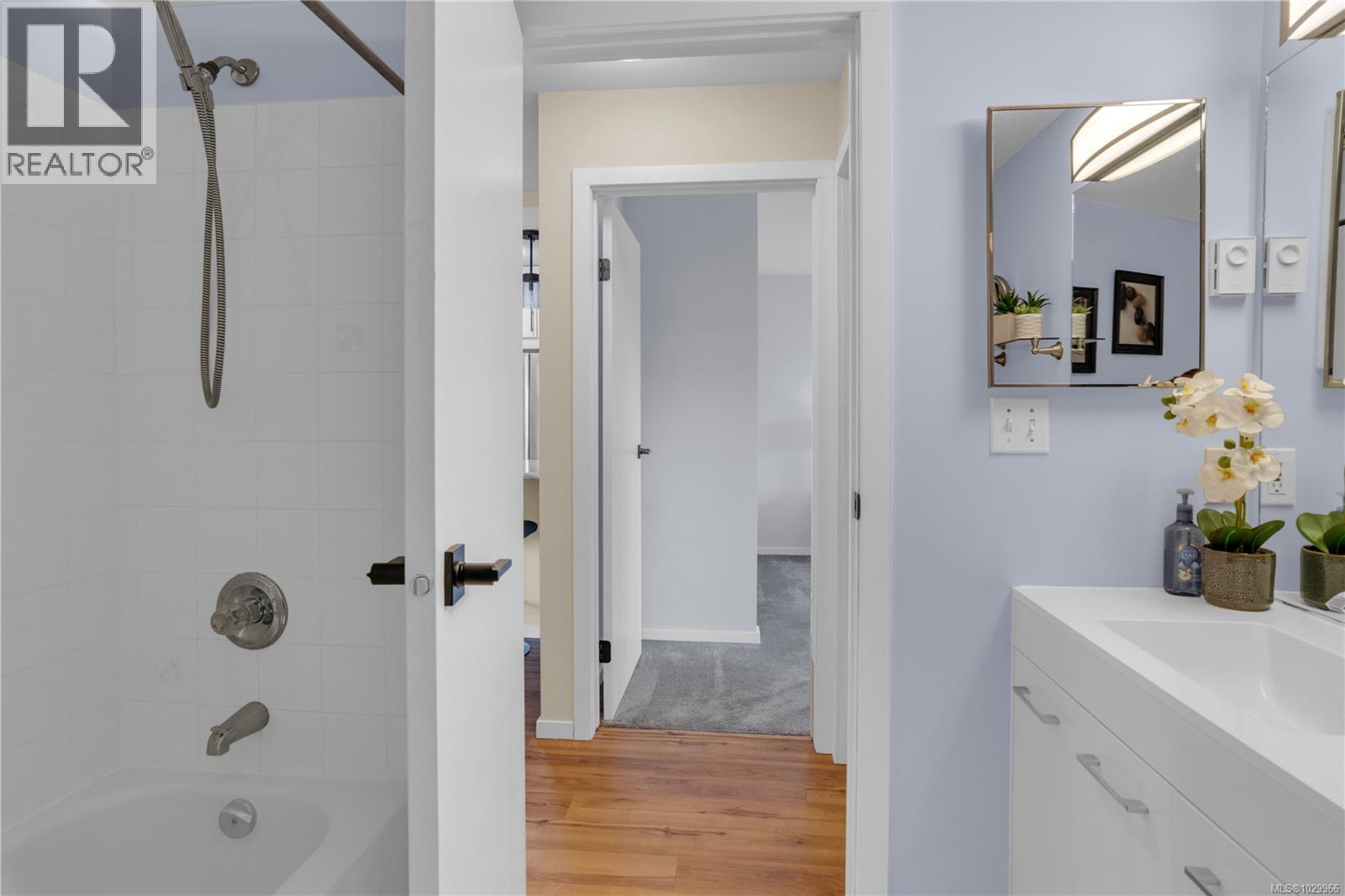 #201 4971 SONGBIRD PL - 20