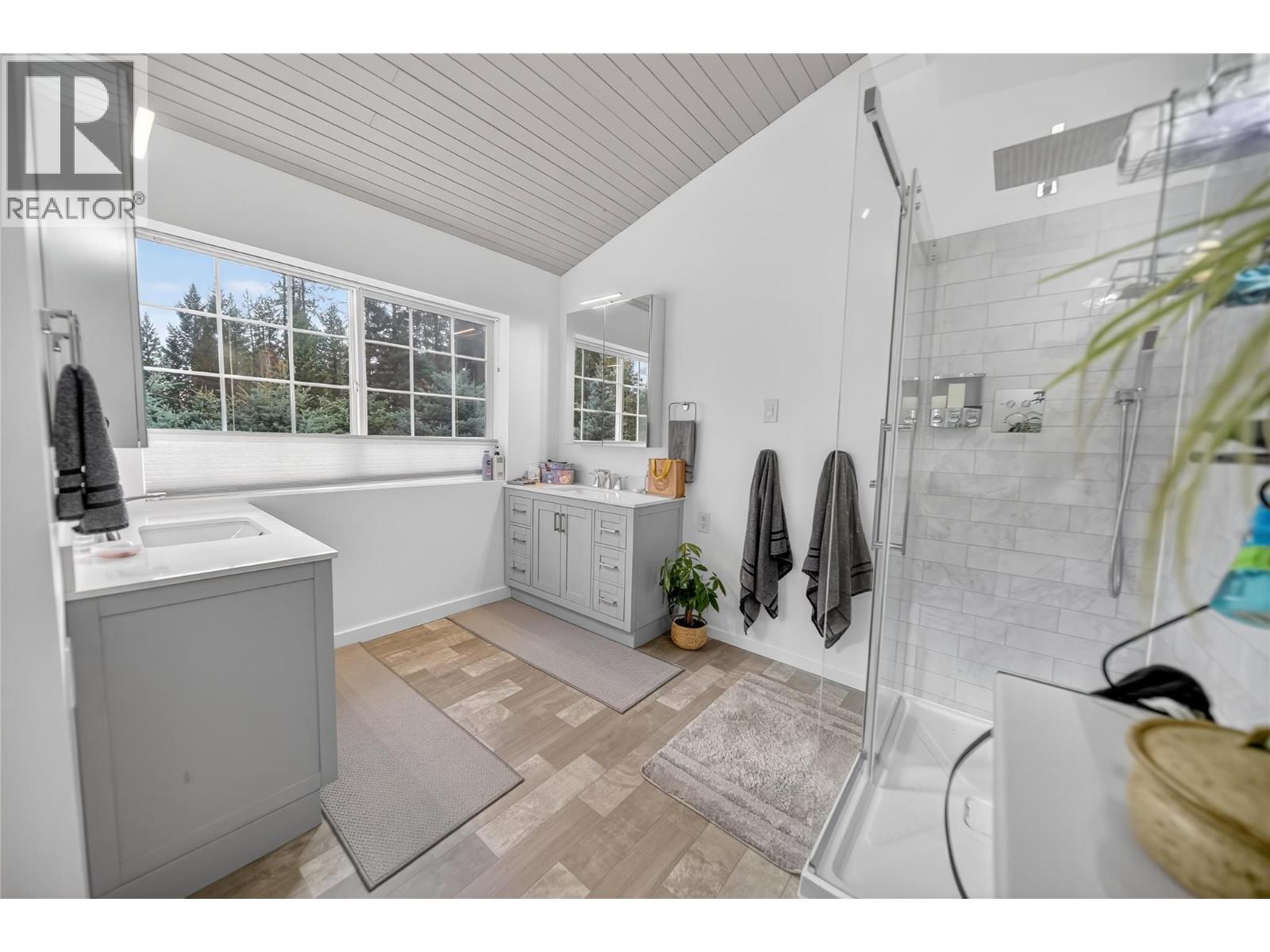 6206 Tie Lake Shore N Road, Jaffray