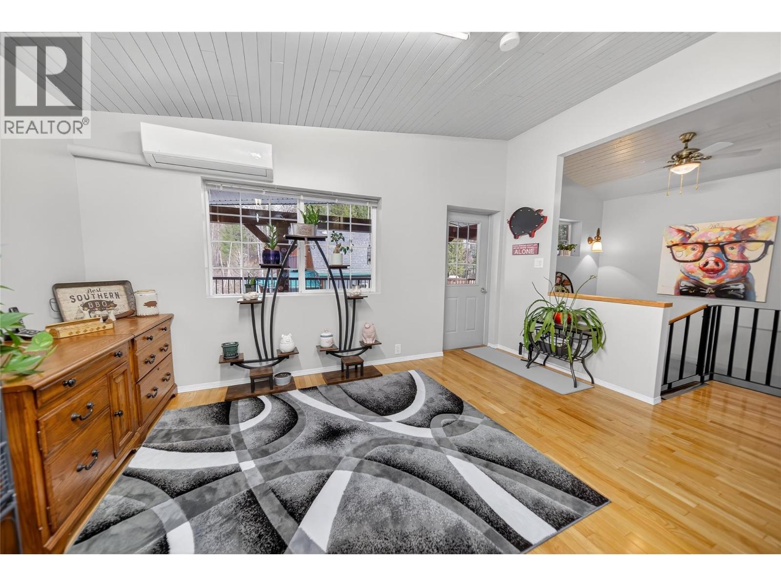 6206 Tie Lake Shore N Road, Jaffray