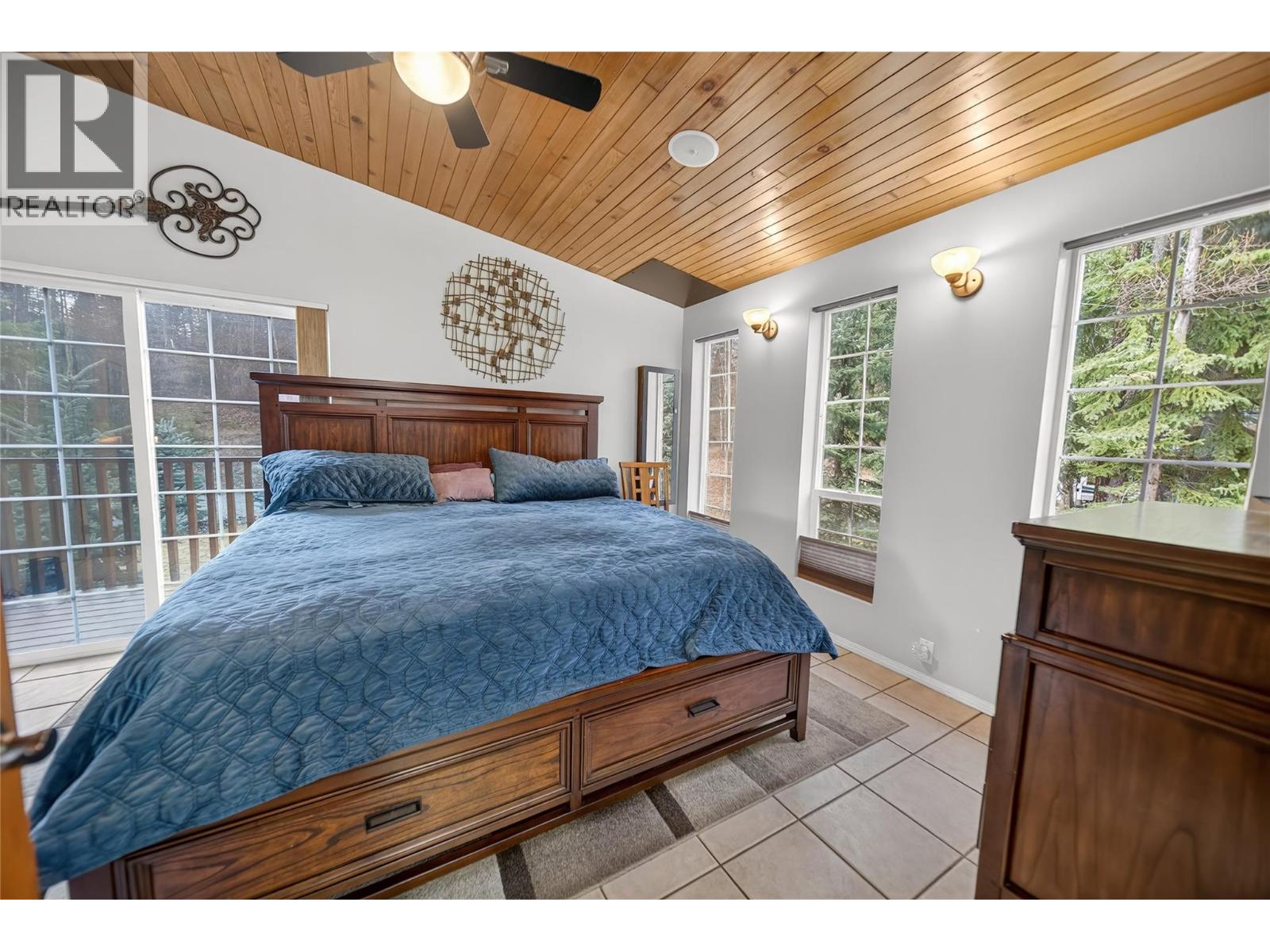 6206 Tie Lake Shore N Road, Jaffray