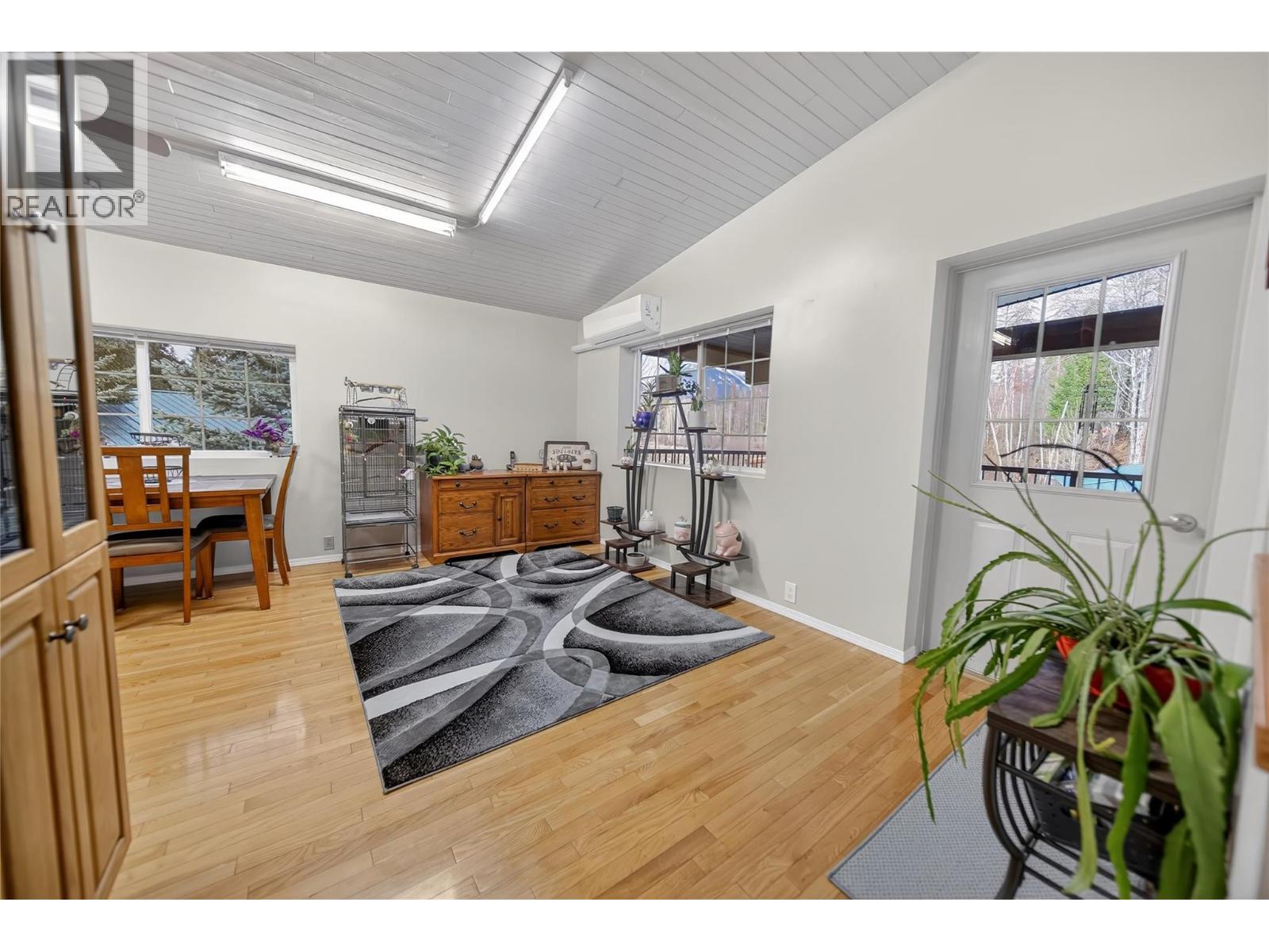 6206 Tie Lake Shore N Road, Jaffray