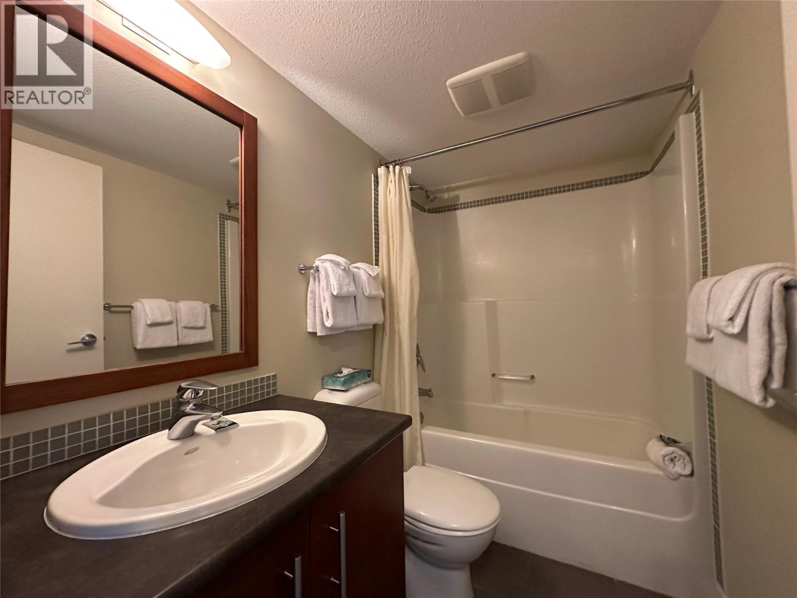 2049 SUMMIT Drive Unit# 413C, Panorama