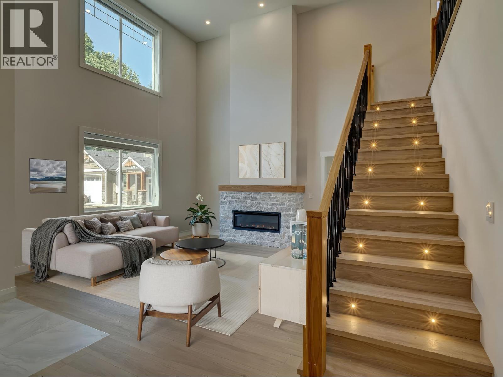 6070-72 HEARTWOOD PLACE, Sechelt