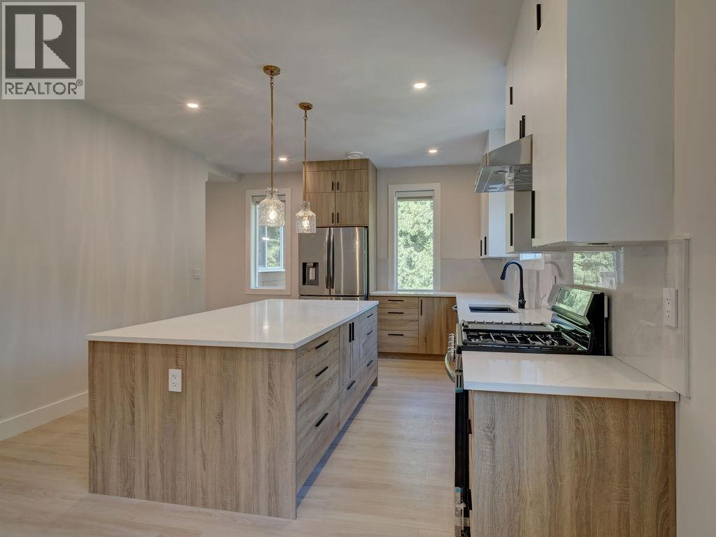 6070-72 HEARTWOOD PLACE, Sechelt