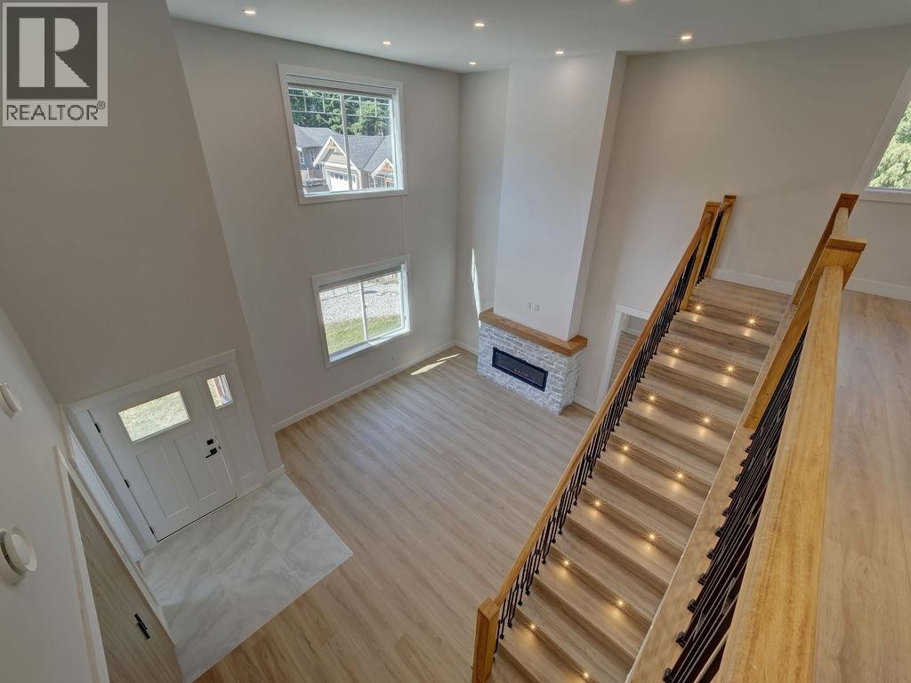 6070-72 HEARTWOOD PLACE, Sechelt