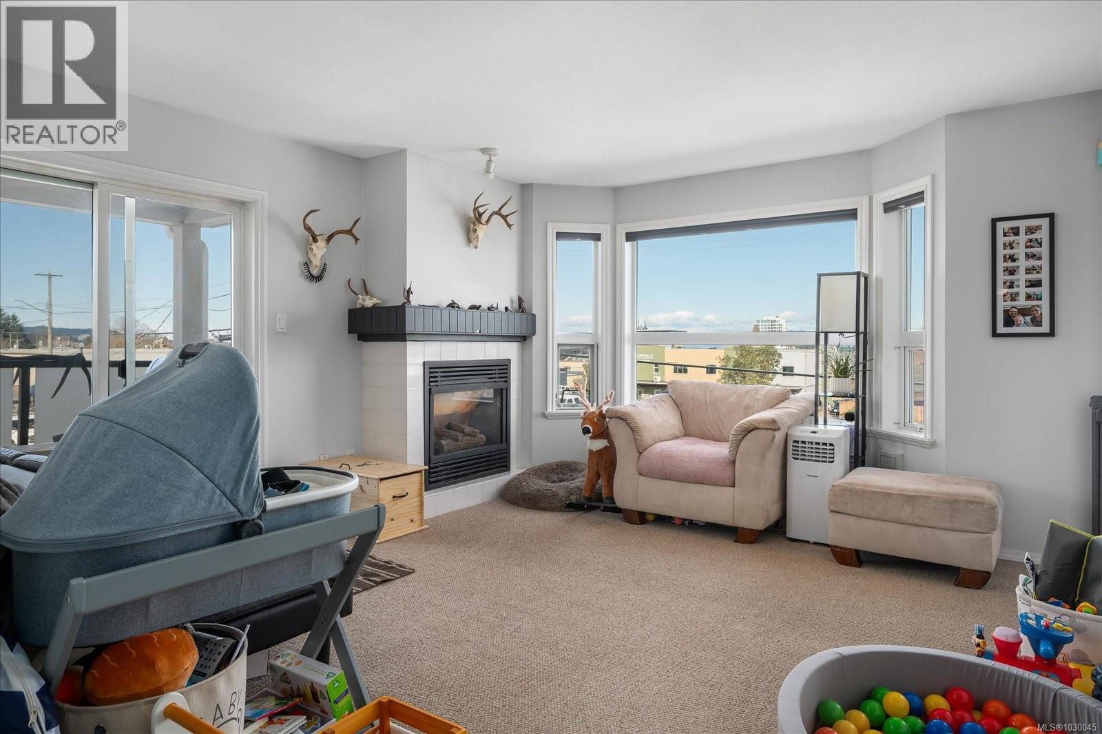 #304 327 PRIDEAUX ST - 4