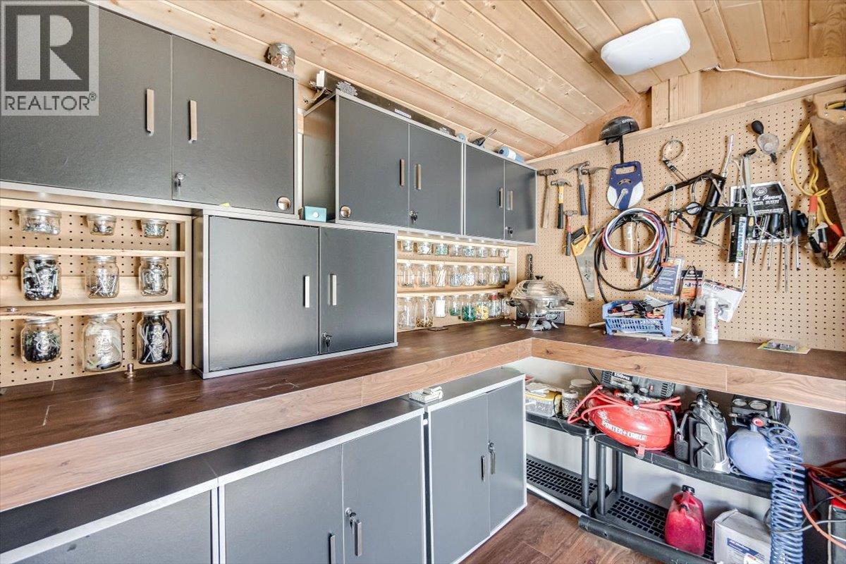 1601 BEECH Road, Christina Lake