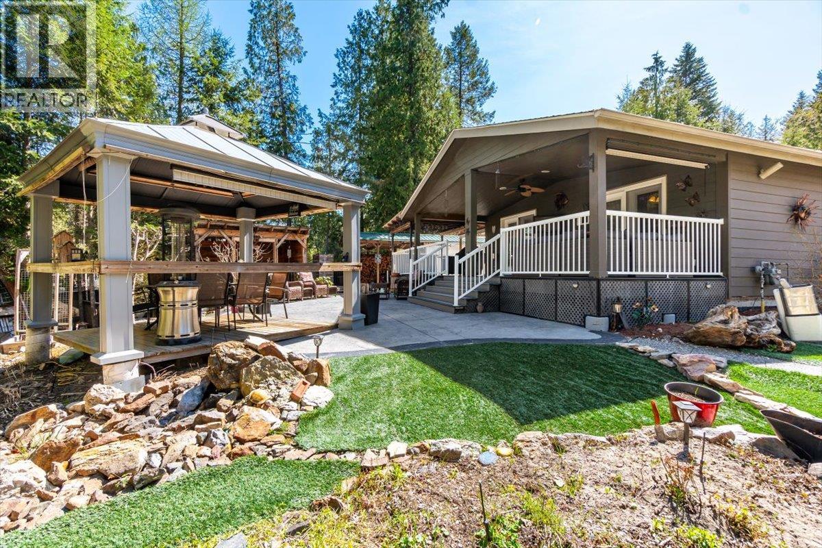 1601 BEECH Road, Christina Lake