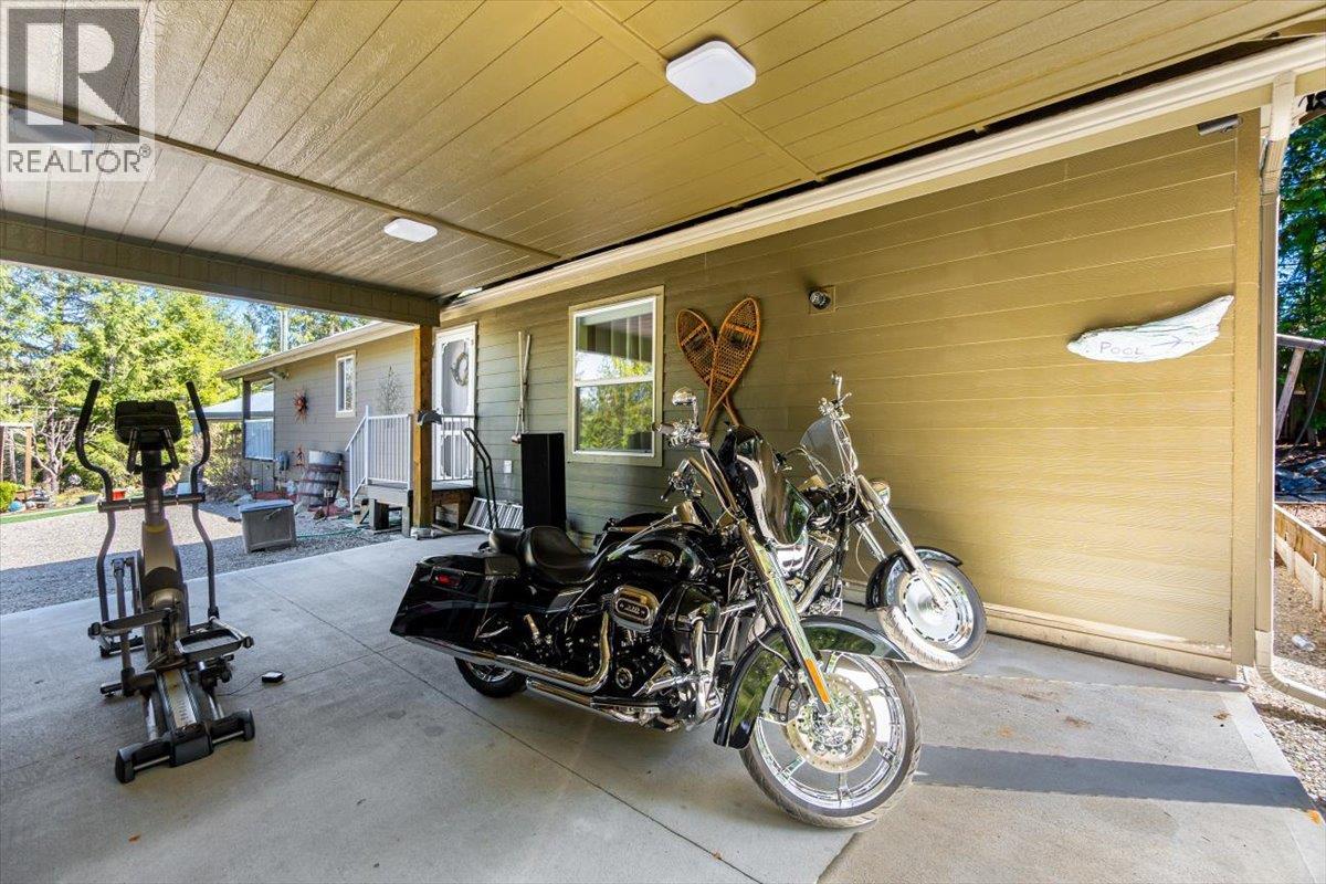 1601 BEECH Road, Christina Lake