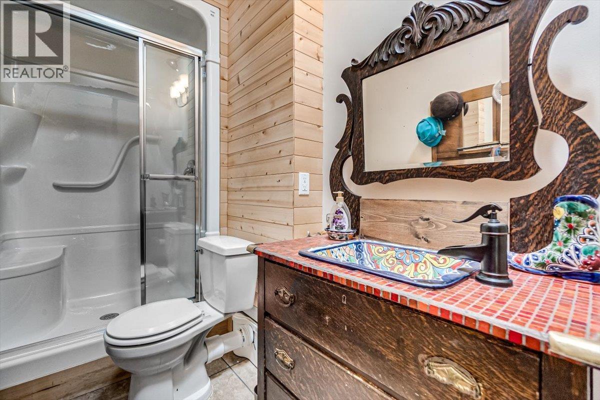 1601 BEECH Road, Christina Lake