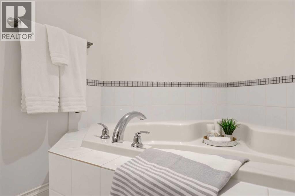 Single Family House for Sale in    Avenue SW Erlton Calgary 