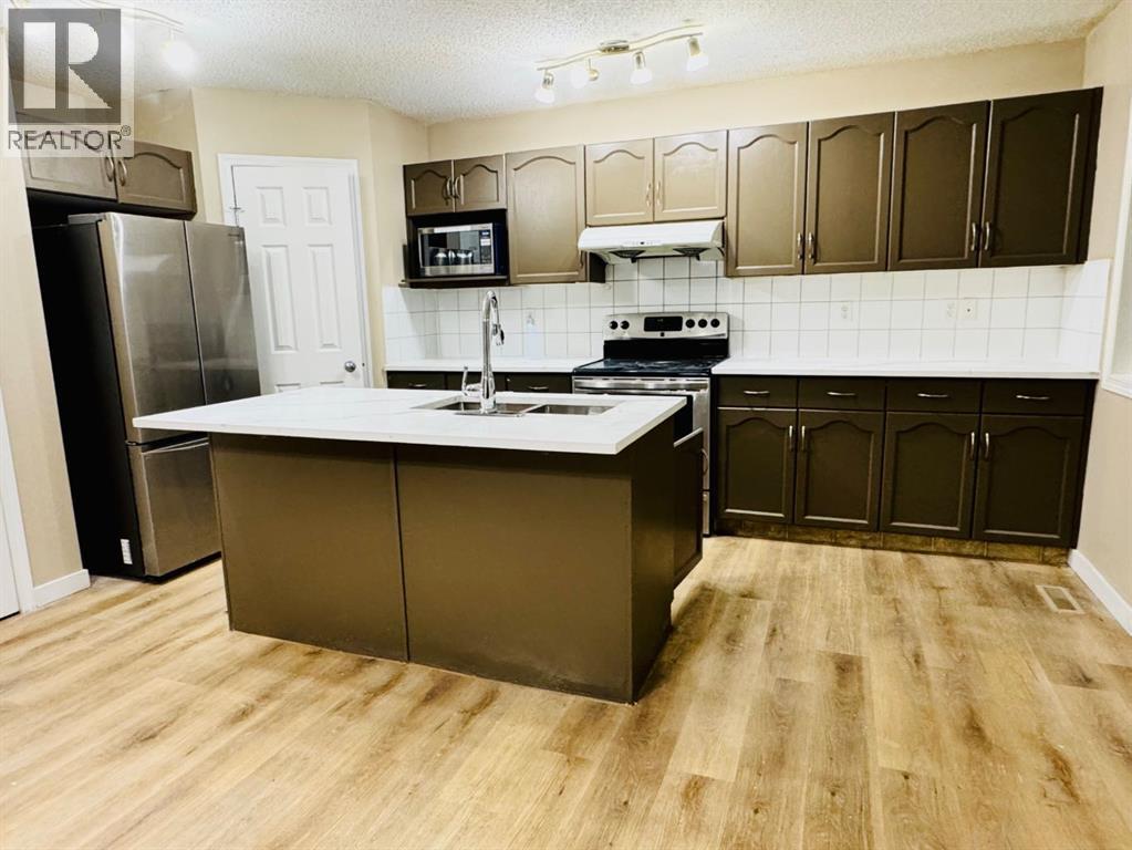 
          184 TARALAKE Terrace Northeast
            <br/>
            <span>Calgary</span>
            , 
            <span>AB</span>
             <span>T3J0A2</span>
         - Photo 5