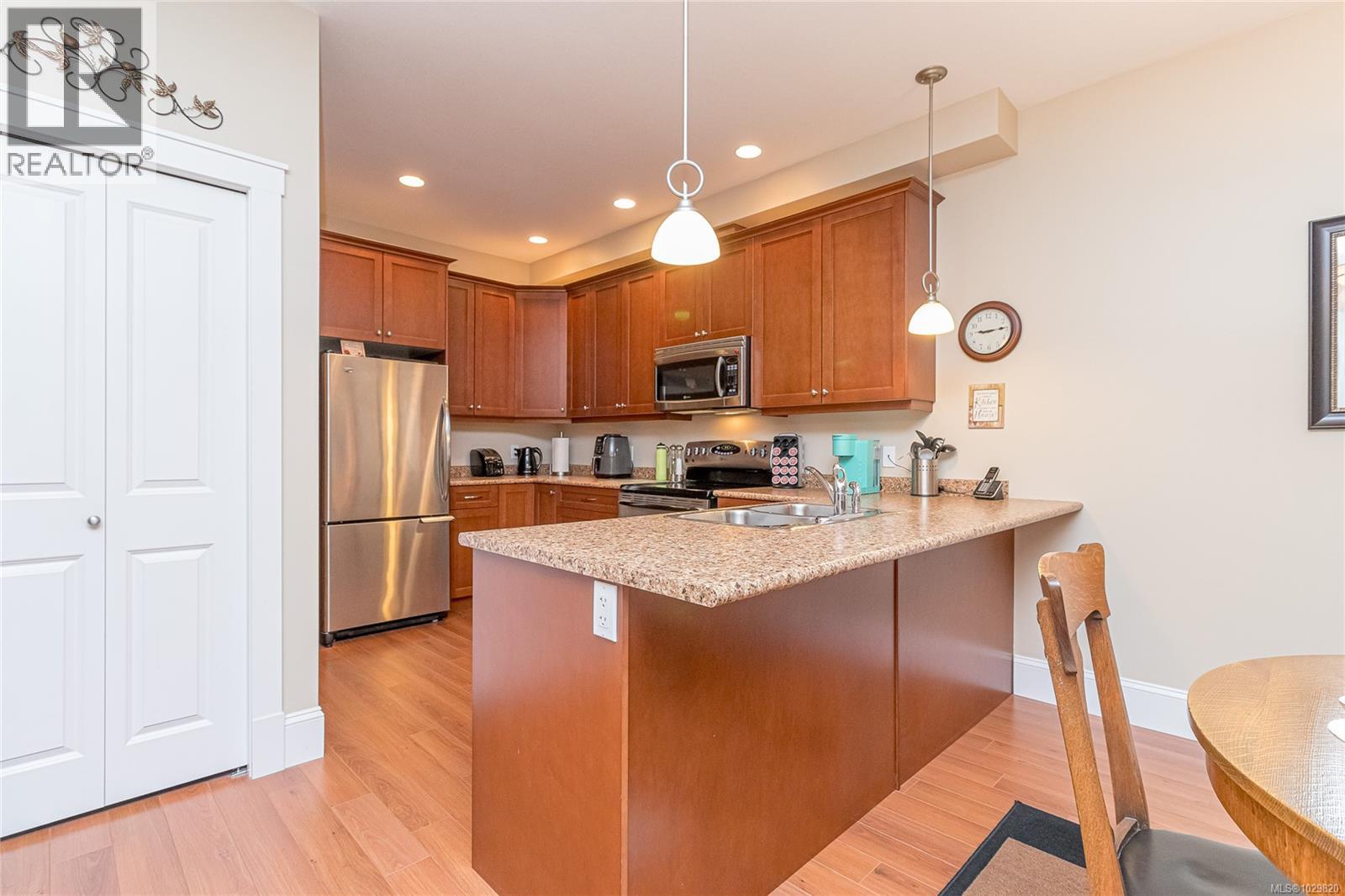 #23 3110 COOK ST - 14