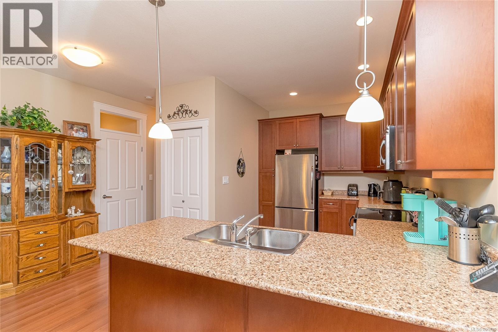 #23 3110 COOK ST - 15