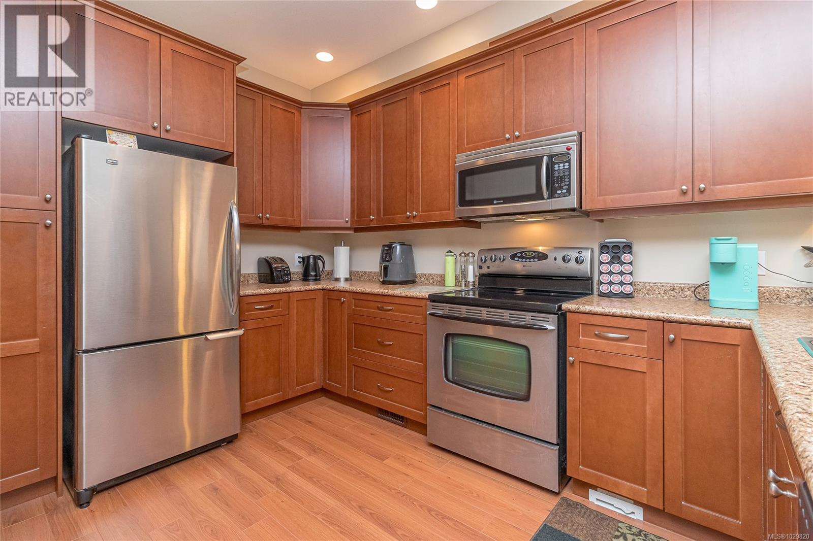 #23 3110 COOK ST - 16