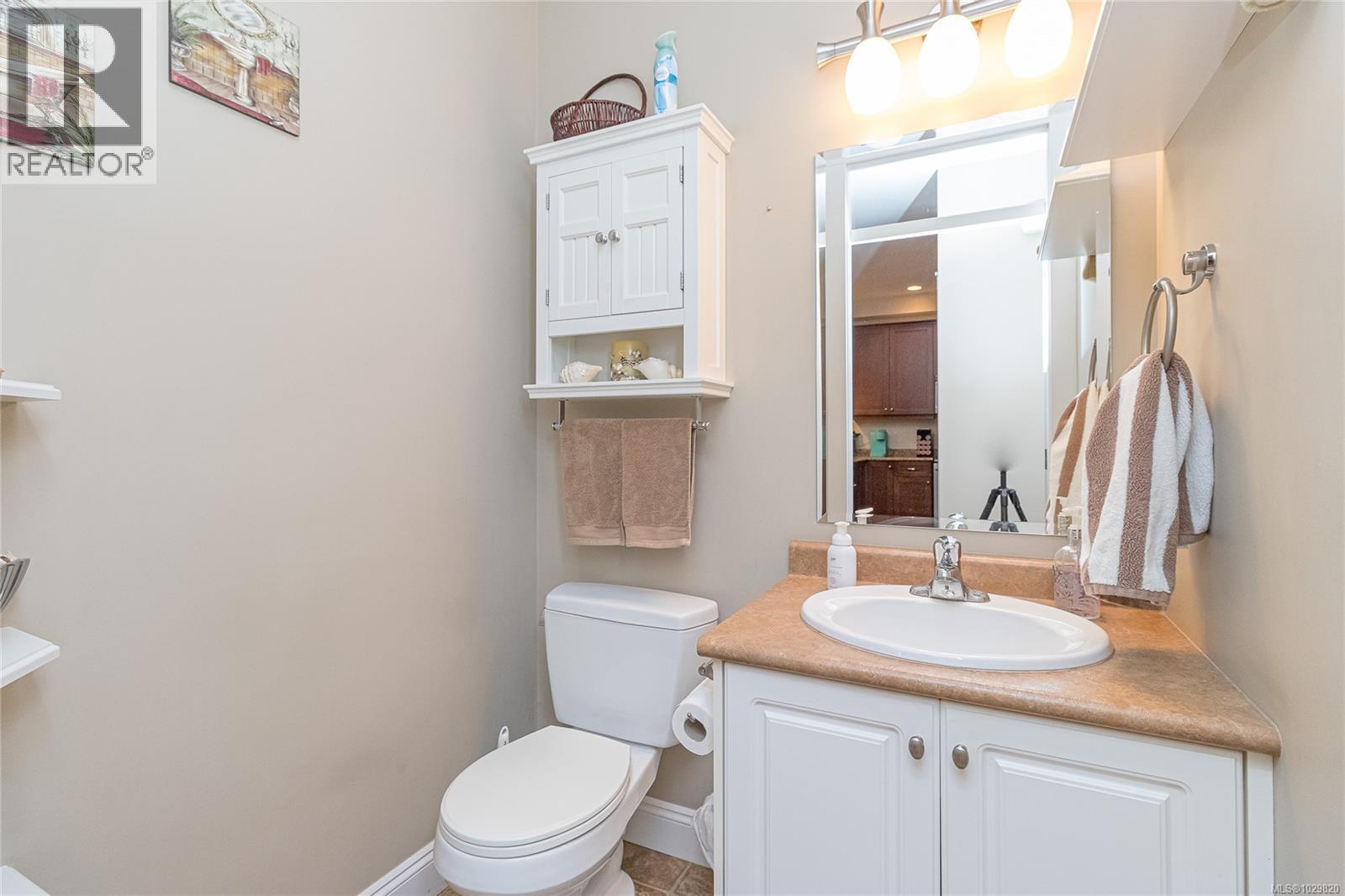 #23 3110 COOK ST - 28