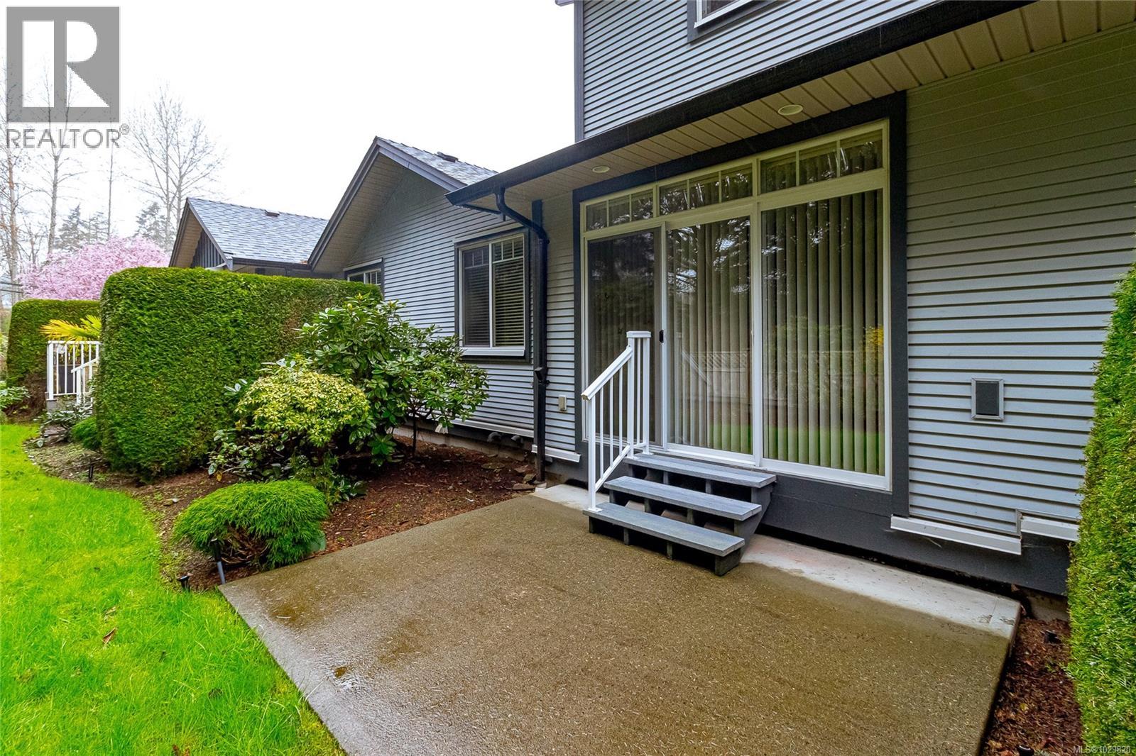 #23 3110 COOK ST - 31