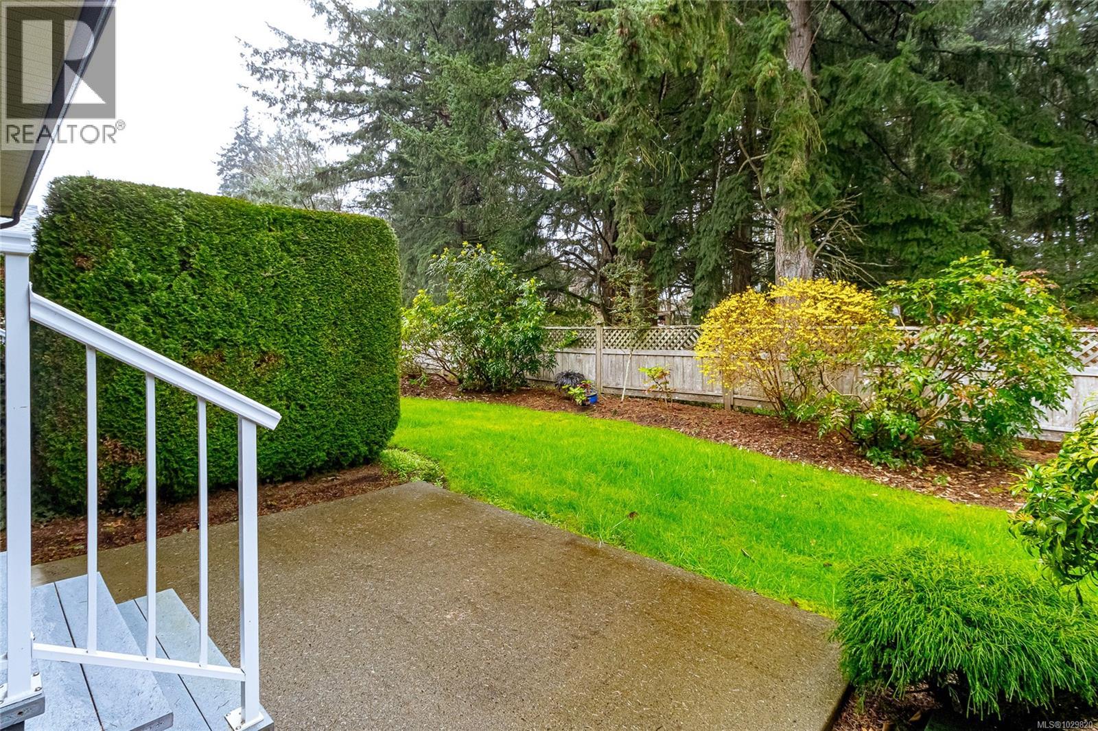 #23 3110 COOK ST - 32