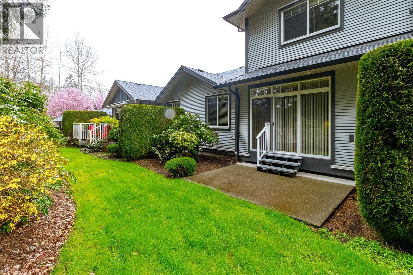 #23 3110 COOK ST - 35