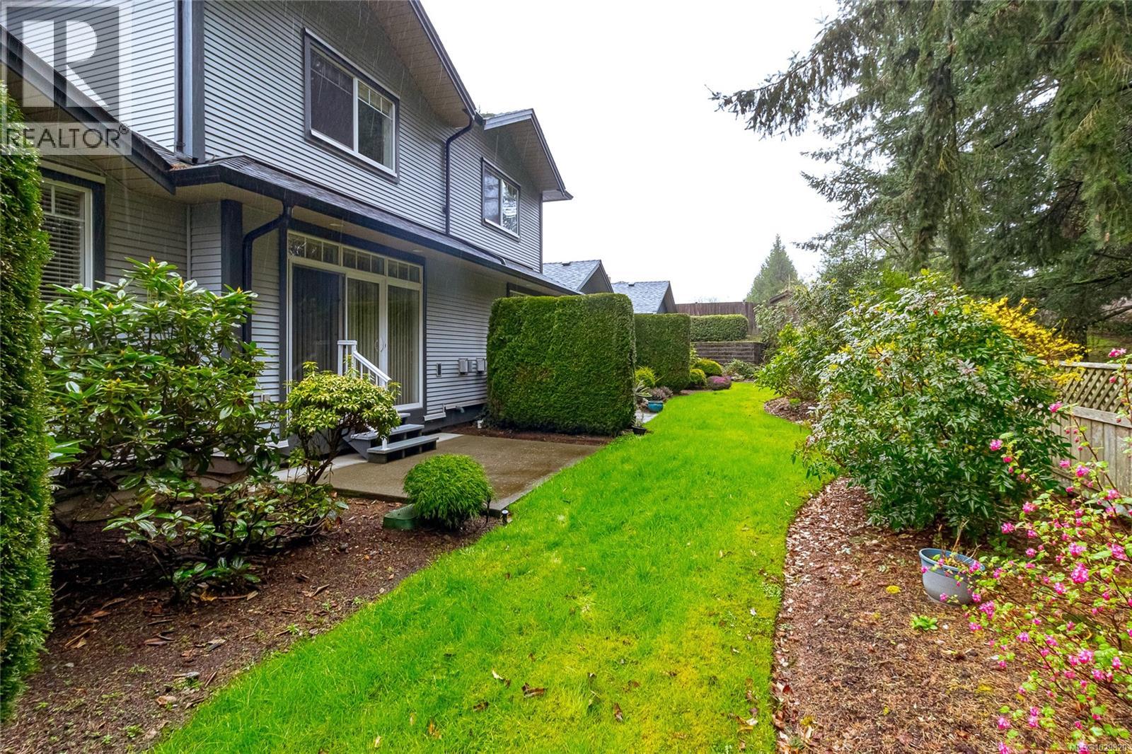 #23 3110 COOK ST - 36