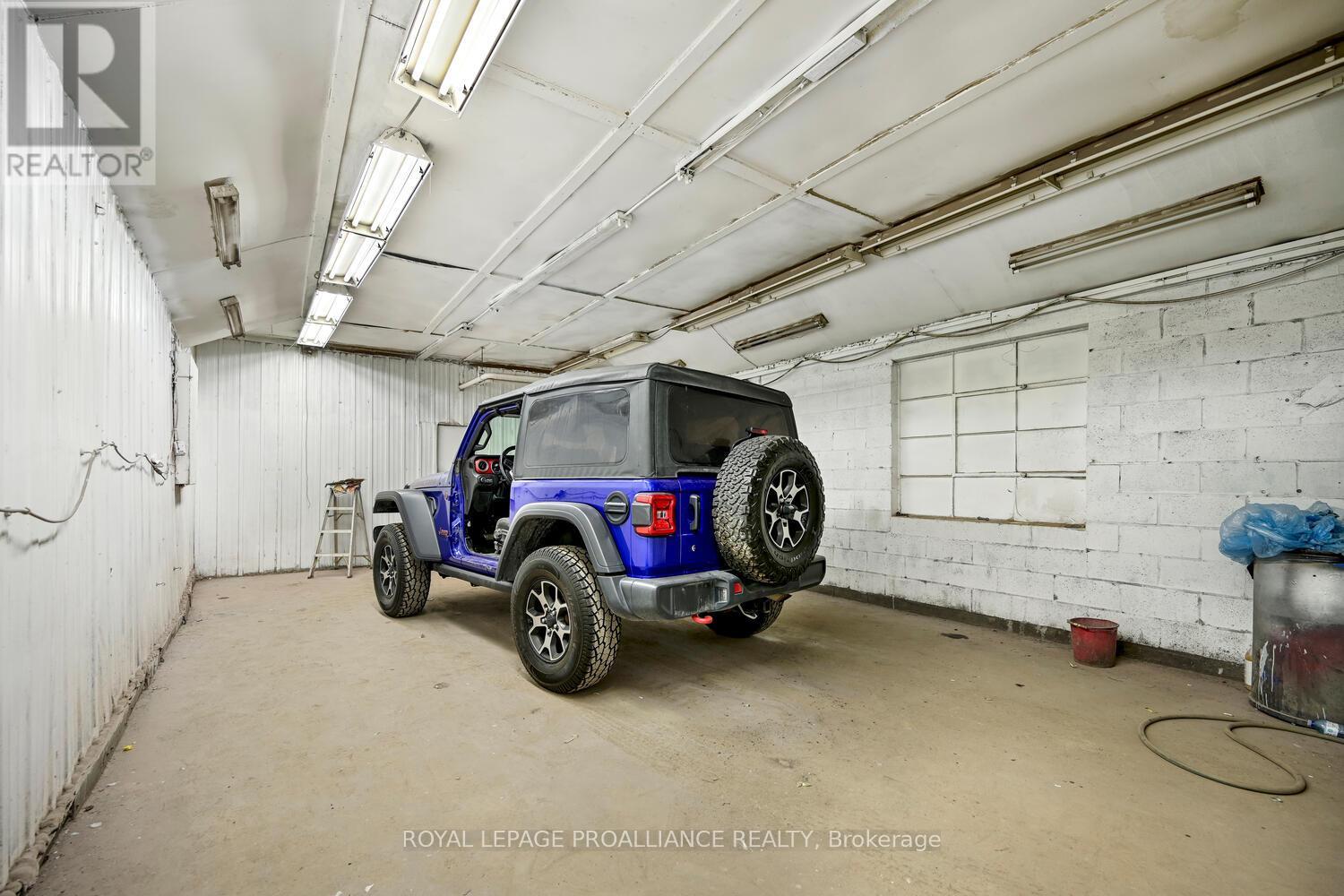 2597 NORTH CAMPBELL ROAD - 33
