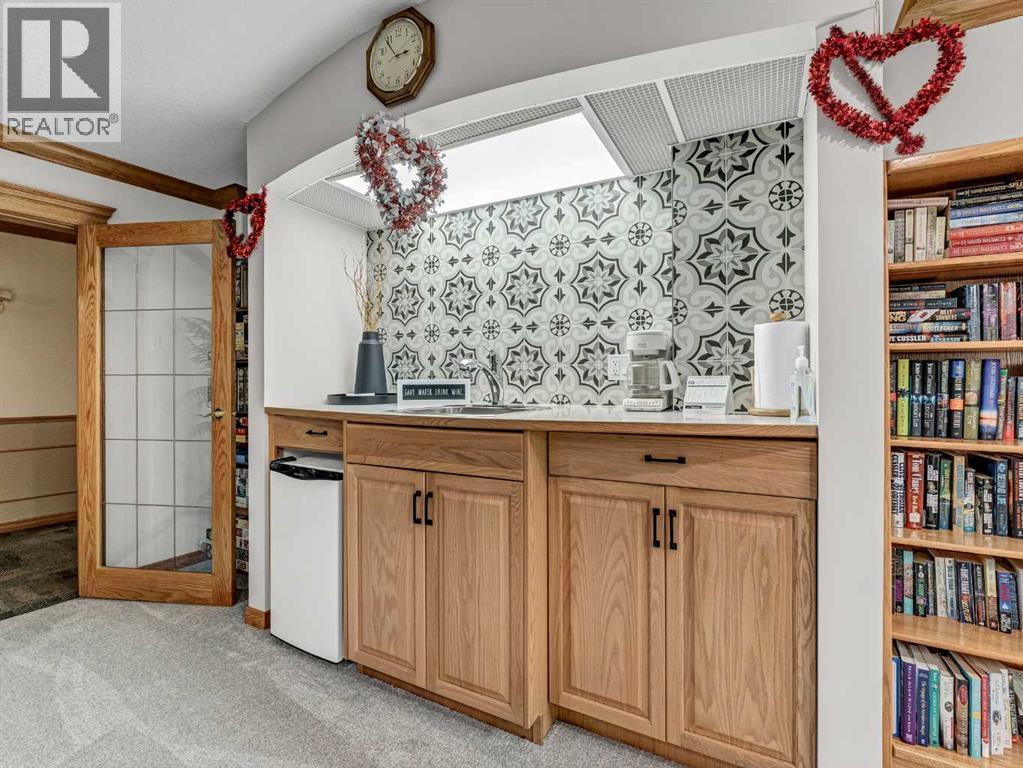 
          1182 Southview Drive Southeast
            <br/>
            <span>Medicine Hat</span>
            , 
            <span>AB</span>
             <span>T1B4L2</span>
         - Photo 18