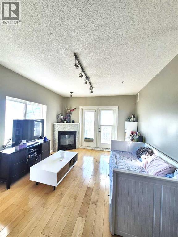 Single Family House for Sale in    Avenue SW Cliff Bungalow Calgary 