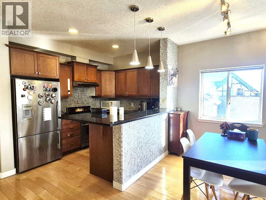 Single Family House for Sale in    Avenue SW Cliff Bungalow Calgary 